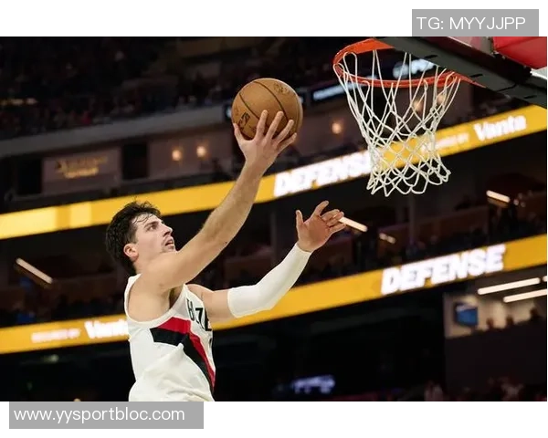 阿夫迪亚首节火力全开6投4中三分命中2个轻松拿下12分3篮板