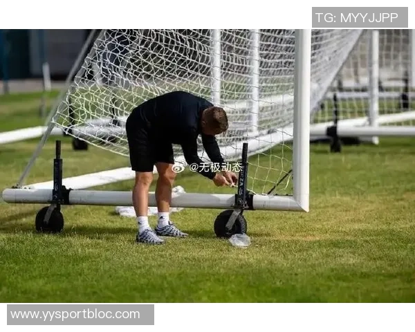 曼联球员因卡灵顿基地翻修后训练时间延长享受更优质的训练环境