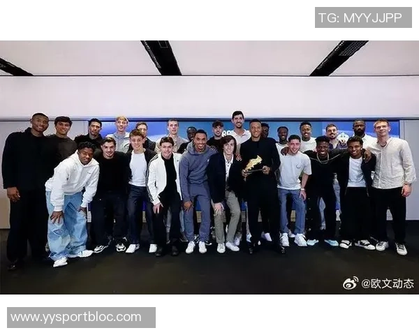 姆巴佩荣获欧洲金靴奖贝林厄姆晒全队合影祝贺兄弟荣耀时刻